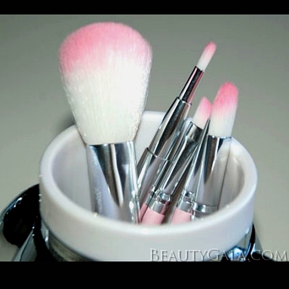 Hello Kitty 5 piece Brush 🖌️ Set NWT - Picture 7 of 12